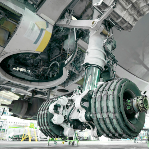 flugzeug fahrwerk instandhaltung edit 2025 05 05 16 50 41